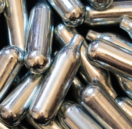 Que faire si vous trouvez une bouteille de protoxyde d&rsquo;azote sur la voie publique ?